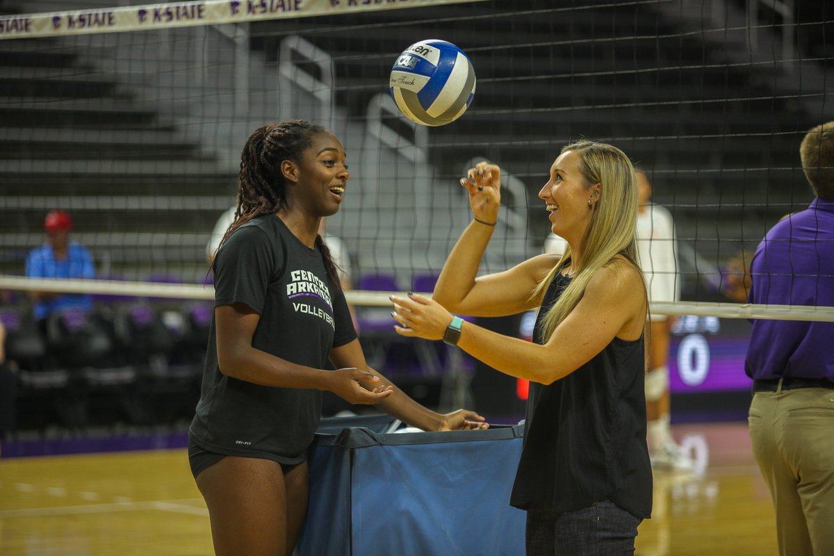 ucavball's tweet photo. Wishing a 𝘽𝙄𝙂 HBD to our Associate Head Coach Marissa Collins ‼️🎉

We're so thankful for all the time and effort you've poured into this program and couldn't be more thankful for your fun and loving spirit. 

We love you, Mar! 

#BearClawsUp🐻 https://t.co/74V4M0OjCW