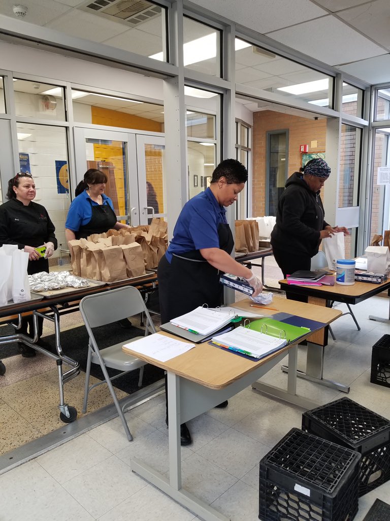 EWRSDK12's tweet photo. We are so appreciative of our @ChartwellsK12 staff for providing breakfast and lunch to our students. Your dedication to our community is incredible! https://t.co/g3B2WBbRVw