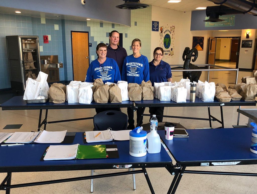 EWRSDK12's tweet photo. We are so appreciative of our @ChartwellsK12 staff for providing breakfast and lunch to our students. Your dedication to our community is incredible! https://t.co/g3B2WBbRVw