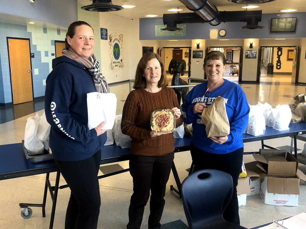 EWRSDK12's tweet photo. We are so appreciative of our @ChartwellsK12 staff for providing breakfast and lunch to our students. Your dedication to our community is incredible! https://t.co/g3B2WBbRVw