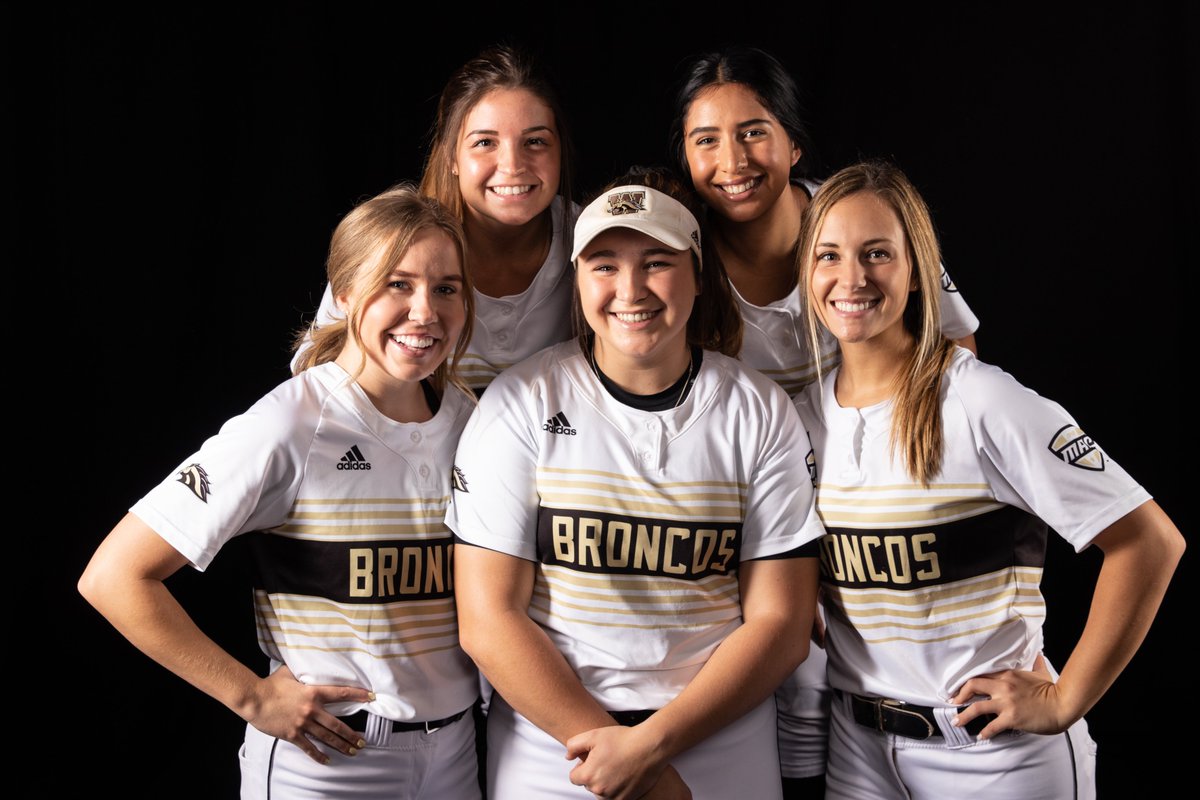 WMUSoftball's tweet photo. Throwing a little extra love to our senior Broncos today 💛🖤 https://t.co/JLRvr6TtLb