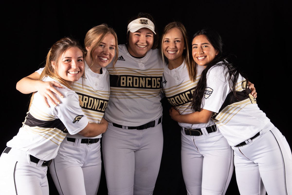 WMUSoftball's tweet photo. Throwing a little extra love to our senior Broncos today 💛🖤 https://t.co/JLRvr6TtLb