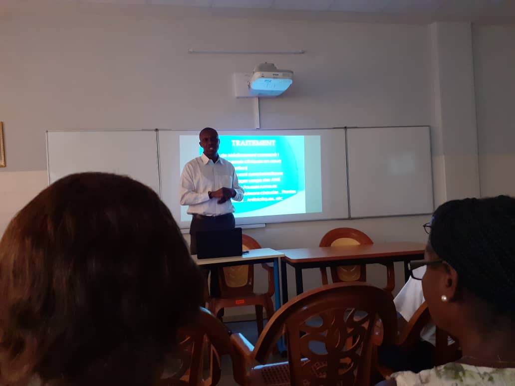 DirkSHAKA's tweet photo. Aujourd'hui nous avons parlé au corps enseignant du #Lycée #Liziba sur le CORONAVIRUS #COVID19. Apporter les bonnes informations, sensibiliser , responsabiliser chacun d'entre-nous, être prêt pour vaincre cette pandémie ! #ElongoTokolonga
#Informons #Sensibilisons  #Agissons 🇨🇩 https://t.co/yjfiRQ1eln
