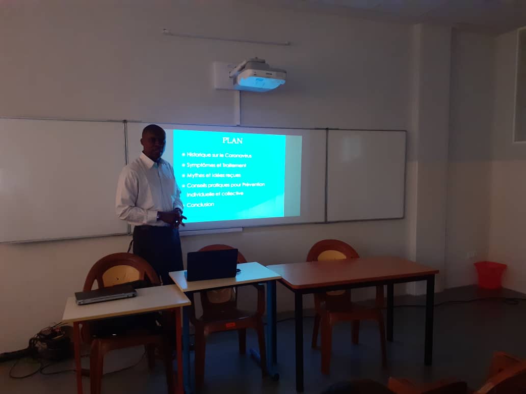 DirkSHAKA's tweet photo. Aujourd'hui nous avons parlé au corps enseignant du #Lycée #Liziba sur le CORONAVIRUS #COVID19. Apporter les bonnes informations, sensibiliser , responsabiliser chacun d'entre-nous, être prêt pour vaincre cette pandémie ! #ElongoTokolonga
#Informons #Sensibilisons  #Agissons 🇨🇩 https://t.co/yjfiRQ1eln