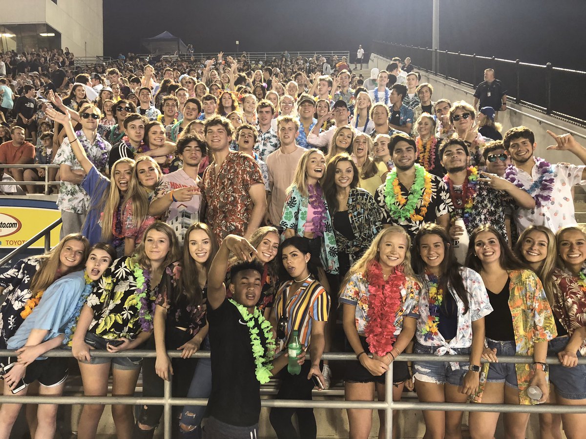CPCavCrazies's tweet photo. Unbreakable bond. 2020 Seniors, if we won’t be able to experience anymore senior events or high school for that matter, always cherish the memories we made along the way. 💙⚔️ #cpnationforever #co2020 https://t.co/pd6jmBqalu