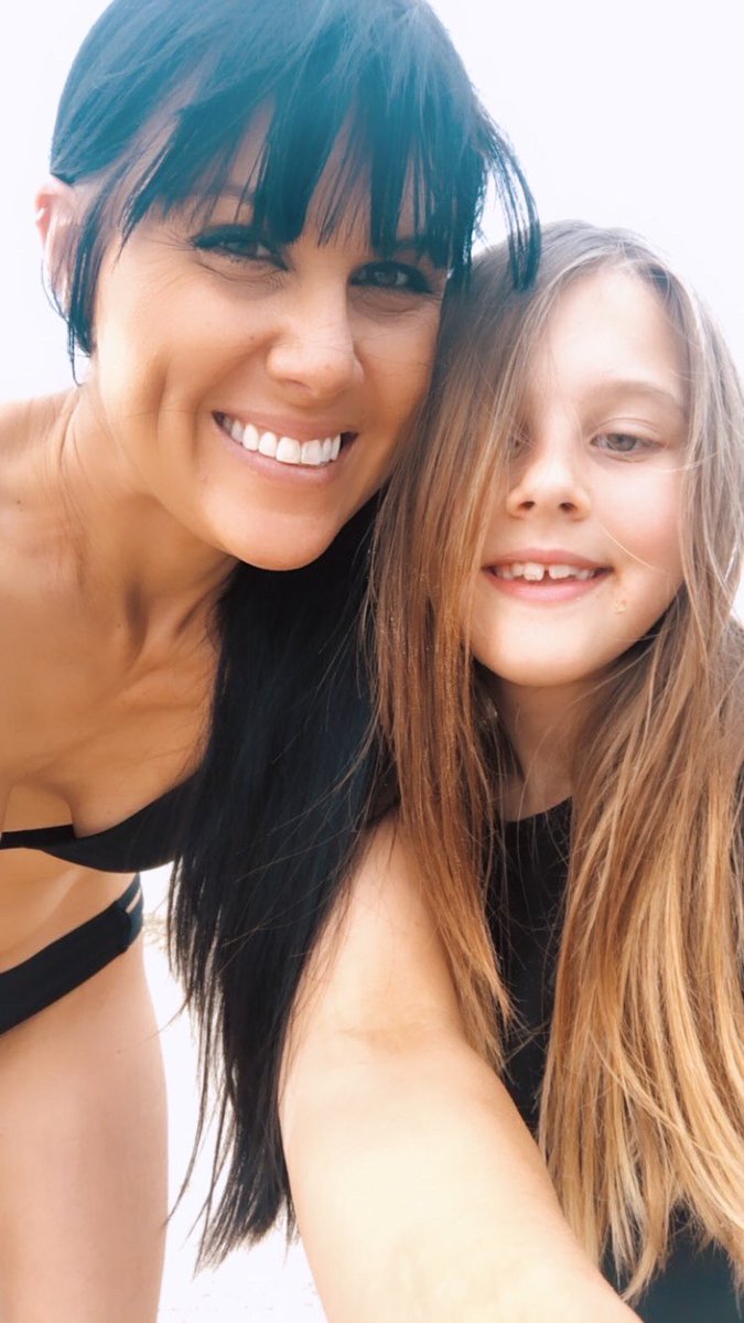 TheRealVZ's tweet photo. With so much negativity in the world I will just focus on what matters most, my beautiful wife and two daughters. It was a great day at the beach. https://t.co/QFFCU1CxuH
