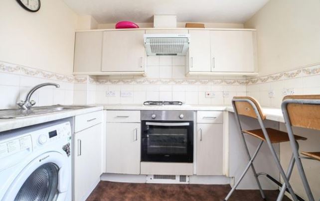 MannProperty's tweet photo. Fantastic first time buy or investment opportunity!
Spacious one bedroom apartment in #SE28 with no onward chain, situated on a quiet residential street with ample residential parking.  Click here for info https://t.co/y9vTOJhrtG https://t.co/AwXfGcrgjq