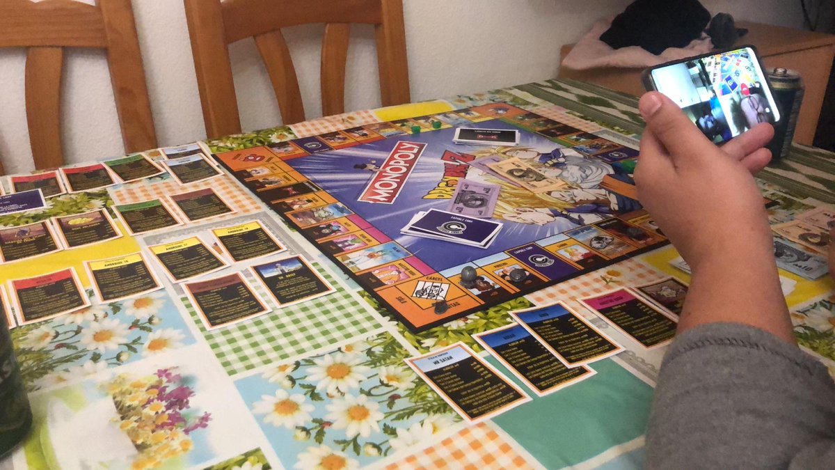 Angelo17198's tweet photo. @Alexito_G_M Soy campeón mundial de Monopoly a distancia https://t.co/8FKjpXPf2i