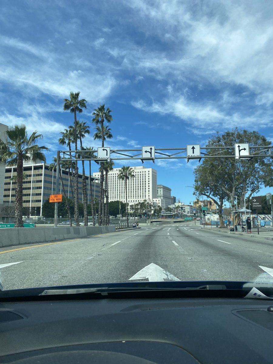 Asi se ven las calles aqui en LA en estos momentos 😕