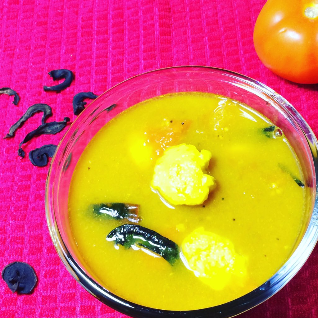 Cookingat_Home's tweet photo. Tasty Tomato Sour Curry 
#vegetarian #food #recipe #tomato #curry #recipeblog #vegrecipe #cooking https://t.co/MyyKDXTWow