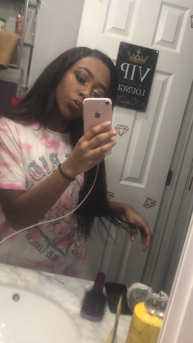 TyyL16's tweet photo. Happppyyy birthday tooo a reall Bisshhh 💕❤️🙈💕#21 https://t.co/5Df2vCVUcM