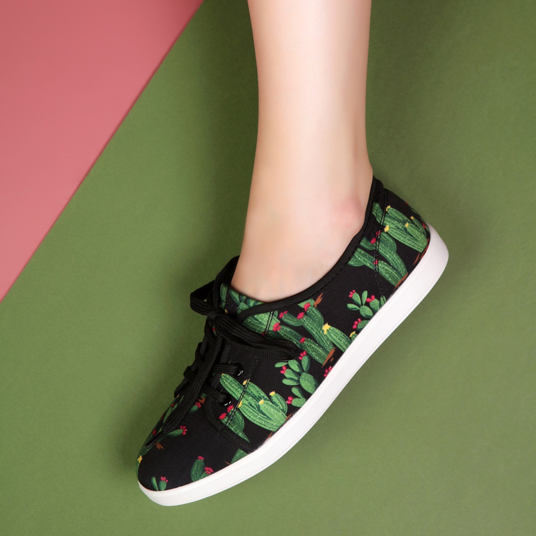 CollectifLondon's tweet photo. @lulu_hun are bringing your favourite summer prints on our Grace sneakers for that comfortable and casual look!
You can also get 20% OFF with 20OFF plus FREE WORLDWIDE DELIVERY!
.
.
#collectifclothing #vintagestyle #vintageshoes #rocknroll #vintagefashion #1950s #1950sshoes https://t.co/oCPWlhQJec