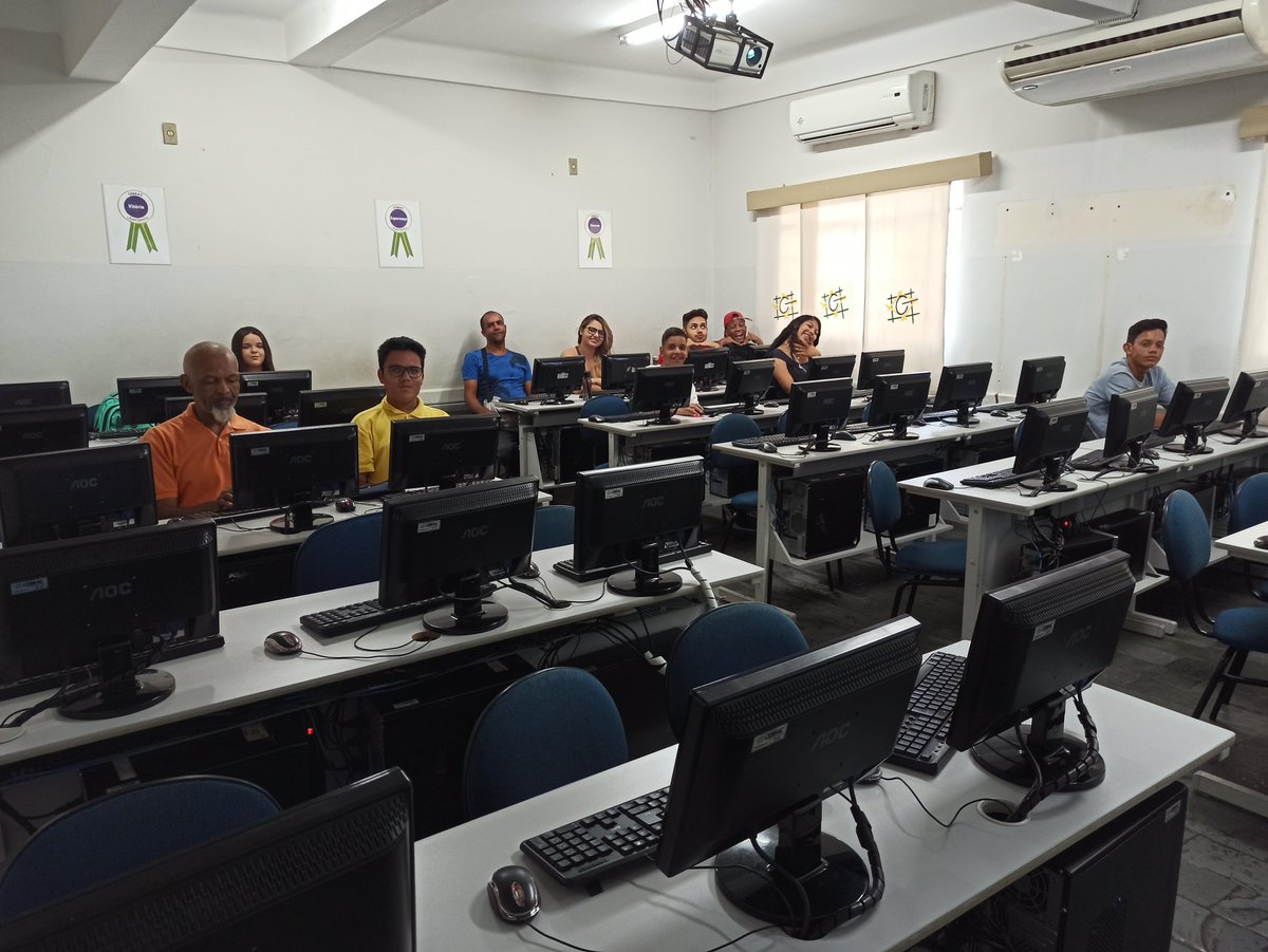 Alexandra_fsr's tweet photo. Iniciando as aulas de twitter na turma #19AAC03
#CEBRAC #profAle https://t.co/oUCrD9VrRc