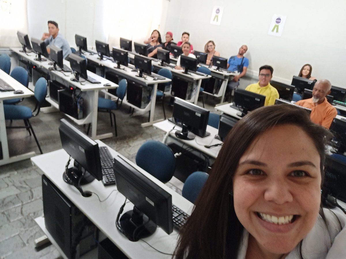 Alexandra_fsr's tweet photo. Iniciando as aulas de twitter na turma #19AAC03
#CEBRAC #profAle https://t.co/oUCrD9VrRc