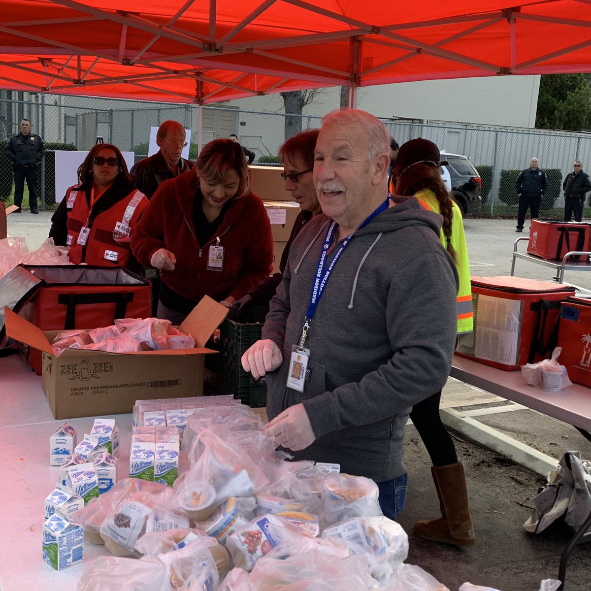 Pamela Damonte VN-VG Community of schools (@msdamonte) on Twitter photo Grab n go! Over 600 meals given to the VN community <a href="/LDNESchools/">LDNortheast-ARCHIVE</a> <a href="/ScottAtLAUSD/">Scott M. Schmerelson</a> <a href="/vnhsmagnets/">vnhsmagnets</a> Grab n go! Over 600 meals given to the VN community <a href="/LDNESchools/">LDNortheast-ARCHIVE</a> <a href="/ScottAtLAUSD/">Scott M. Schmerelson</a> <a href="/vnhsmagnets/">vnhsmagnets</a>