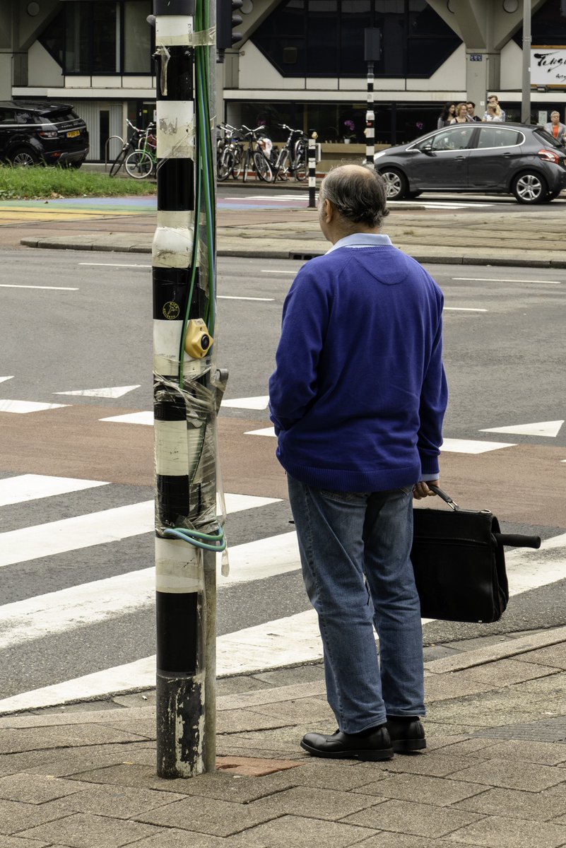 Hoi inwoners van Nederland, kunnen jullie ook een keer applaudisseren 👏🏼👏🏼👏🏼voor die politici zoals <a href="/MinPres/">Dick Schoof</a> 👏🏼👏🏼@bruno_bruins 👏🏼👏🏼<a href="/arieslob/">Arie Slob</a> 👏🏼👏🏼<a href="/wkoolmees/">Wouter Koolmees</a> 👏🏼👏🏼en anderen die dag en nacht op zoek gaan naar verstandige oplossingen #corona
