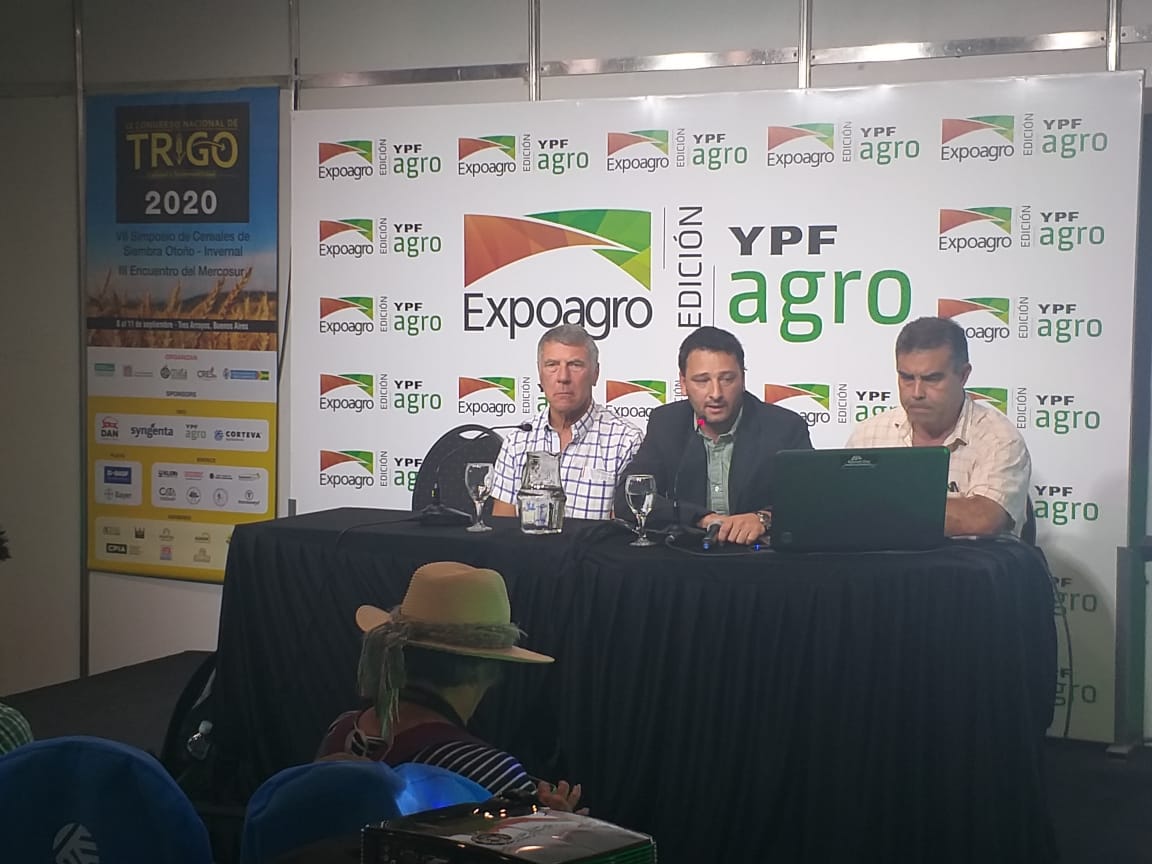 Congreso2021's tweet photo. Compartimos imágenes de lo que fue la presentación del Congreso Nacional de Trigo 2020 en la última edición de Expoagro mediante los ingenieros Pablo Errazu, Fidel Cortese y Jorge Di Luca, miembros de la Comisión organizadora del evento. https://t.co/JoJsPv03du