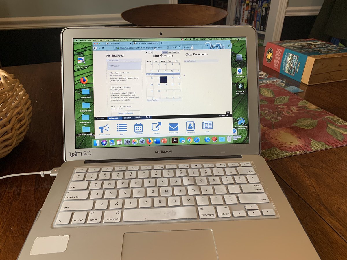 OBHS_MrsHicks's tweet photo. Working from home today to get ready for some distance learning next week. It is great to be part of a district that has an AWESOME tech support team! #raisethebar #teamDCS @DCSeNews @OBHSQuistors https://t.co/okTZBj5hWp