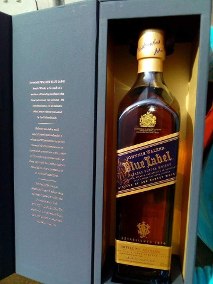 fadijoder's tweet photo. Fui a comprar, gel antibacrerial y regrese con una botella de etiqueta azul, costaban lo mismo 😎 https://t.co/F3pIursazn