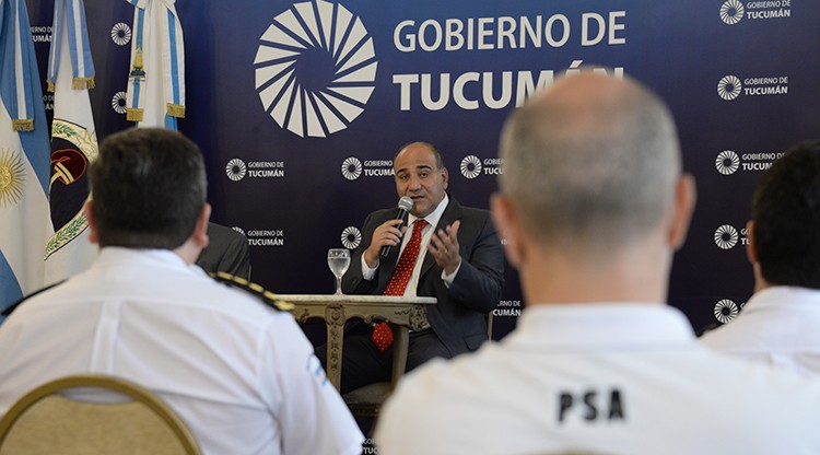 RadioTucuman971's tweet image. RUTA 307 |  @JuanManzurOK dejó en claro que Tucumán no tiene restricciones para circular en rutas por el coronavirus

#LaRadioQueEligenLosTucumanos 🎵
#RTuc 🎧 La 97.1 📻
👇🏽

Escuchá La 97.1 👉🏽 radiotucuman.com/envivo/

radiotucuman.com/nota/7982/tucu…?