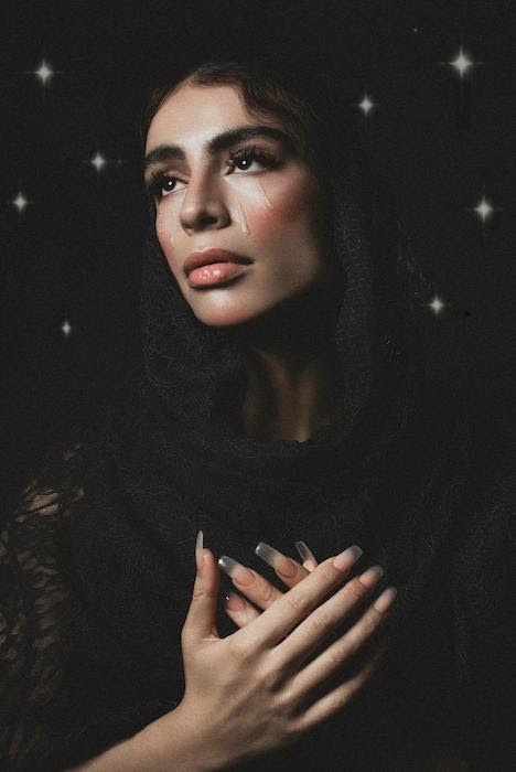 Iranian-Dutch artist and long time P&amp;P favorite <a href="/SEVDALIZA/">SEVDALIZA</a> just released a new song called "Lamp Lady" and there's an album on the way too.

Listen here, and if you're not familiar now is the perfect time to catch up on her music and incredible videos. smarturl.it/LampLady