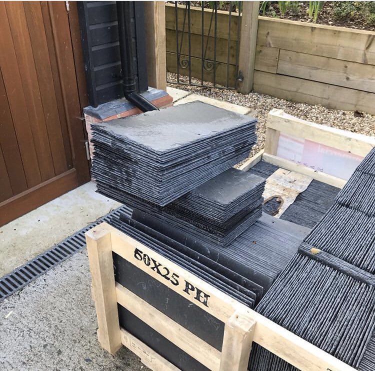 BowllerGroup's tweet image. Another day another slate ✌🏻 #slater #slating #slates #roofer #roofinguk #roofers #cambridge #cambridgeuk #southcambridge #harston #tannerandhall #bowllergroup #roofingcommunity