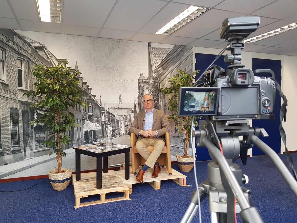 Wie heeft er een vraag voor burgemeester <a href="/WinantsLuc/">Luc Winants</a> van <a href="/Gemeente_Venray/">Gemeente_Venray</a> over corona? Morgen beantwoordt hij weer vragen van jong en oud. Mail vragen naar redactie@peelenmaasvenray.nl. <a href="/PeelenMaas1880/">Peel en Maas Venray</a> #corona #informatieprogramma #penmtv