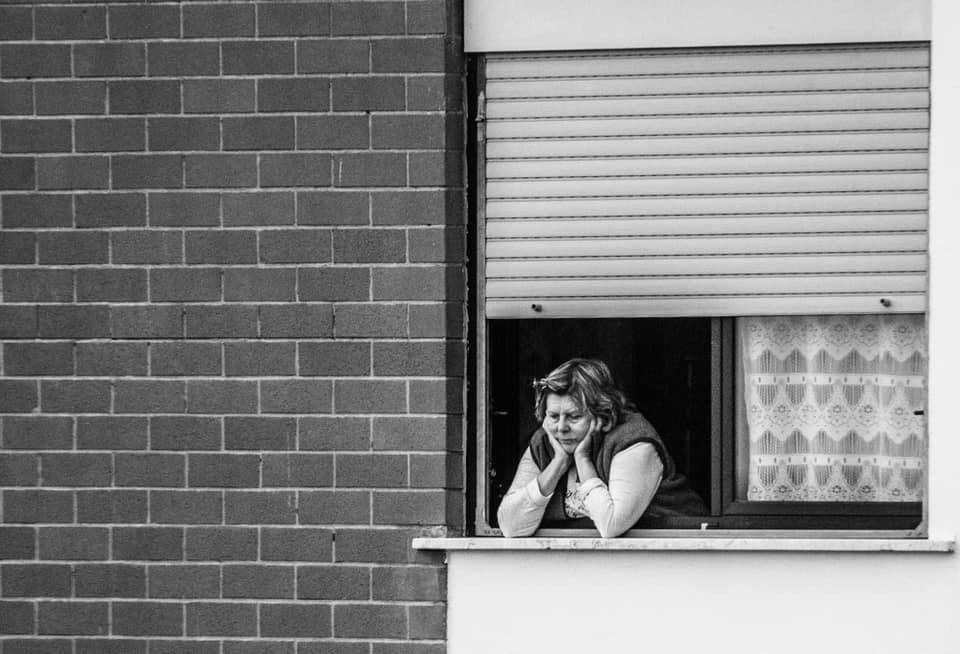 romeing's tweet photo. This project by 180gradi agency shows us the loneliness of the people stuck in their houses, of the elderly, of our grandmothers and grandfathers, looking out their windows and feeling vulnerable. 💪 #iostoacasa https://t.co/HqE7p1yNn6