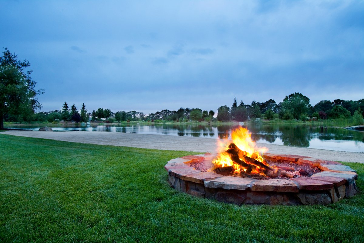 Fires are a place of social gathering. We are looking forward to the days in the future when we can all join around the fire again. Until then, we'll keep filling you with inspiration from some of our favorite installations. #hpcfireinspired