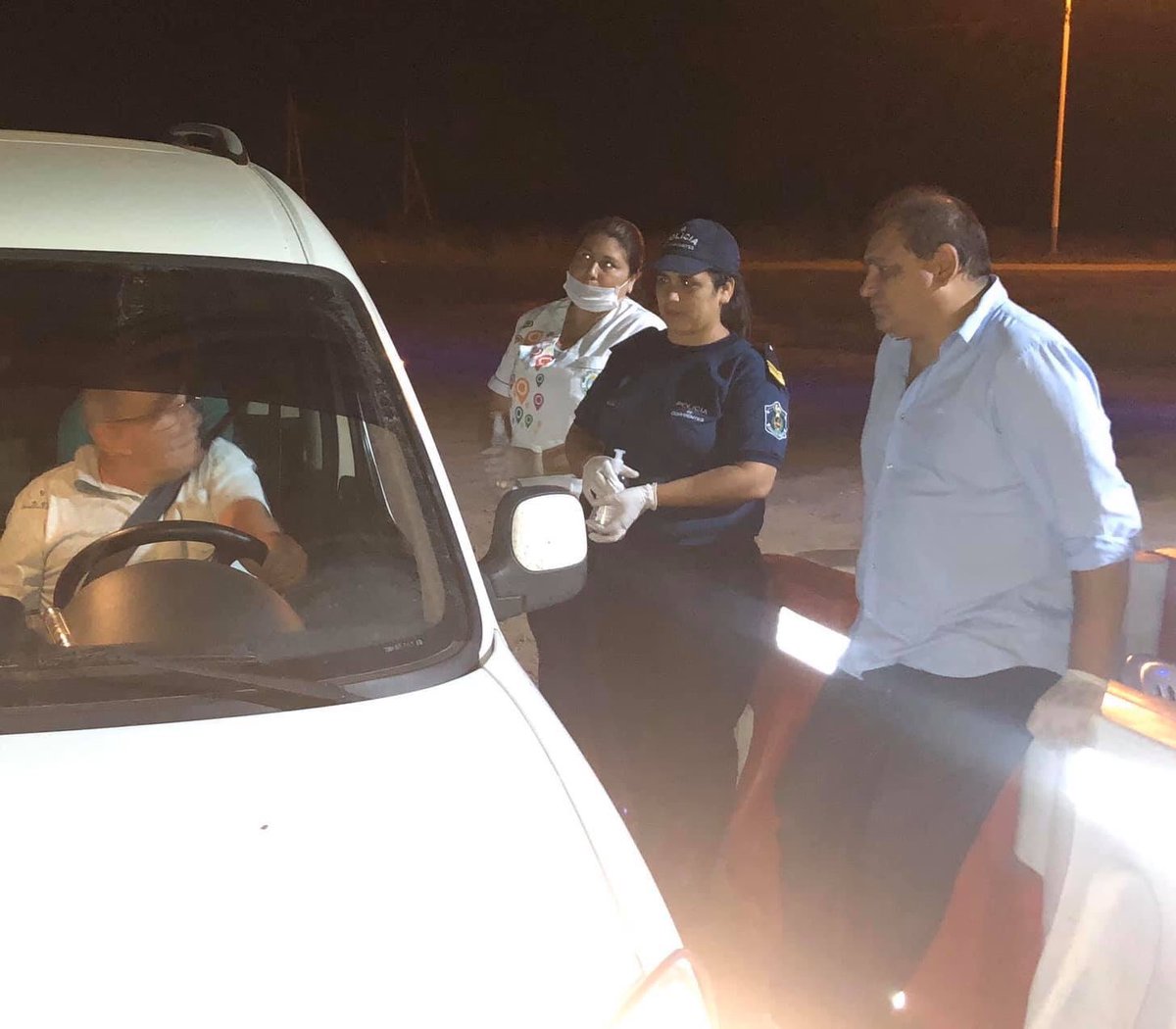 raulgonzalezok's tweet photo. 📌FINALIZANDO UN LARGO OPERATIVO | EMERGENCIA SANITARIA
Encabezamos un intenso operativo junto a la #Policía, #SaladeSalud, #PersonalMunicipal, #Epidemiología y #CallCenterProvincial, destinado a cuidar a n/ vecinos, restringiendo accesos al pueblo....https://t.co/jbpVzfLGdt https://t.co/FtTfU6m5Ux