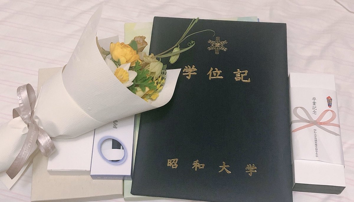 marin_red02's tweet photo. 無事に卒業できました！🎓
いつメンにはとても支えられたし、学科内の人たちにもたくさん支えられてここまでこれました。
4年間本当にありがとう🥺
卒業式に参加できなかったのが思い出
2020.3.18 https://t.co/fhRAoUCTXf