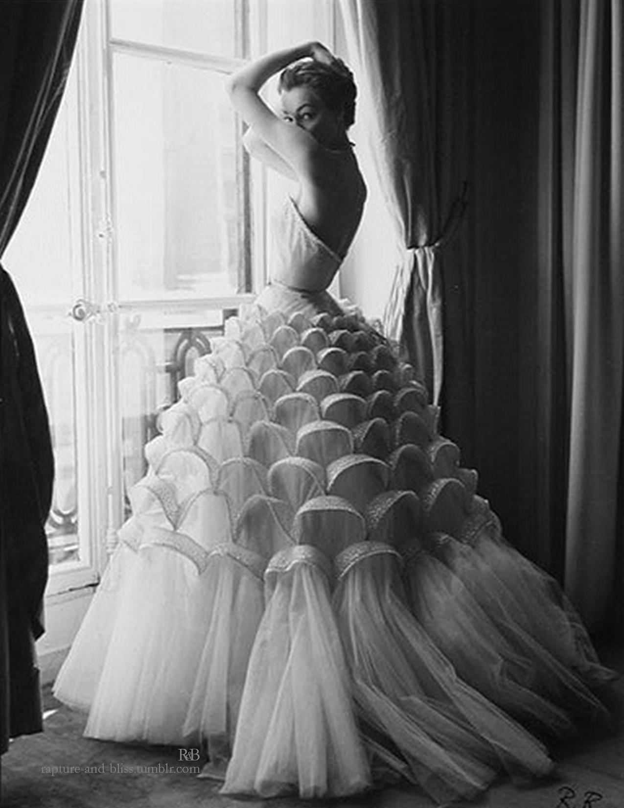 Exquisite ball gown by Christian Dior worn by Maxime De La Falaise, photo  by Norman Parkinson, May 1950 | Christian dior gowns, Dior gown, Ball gowns