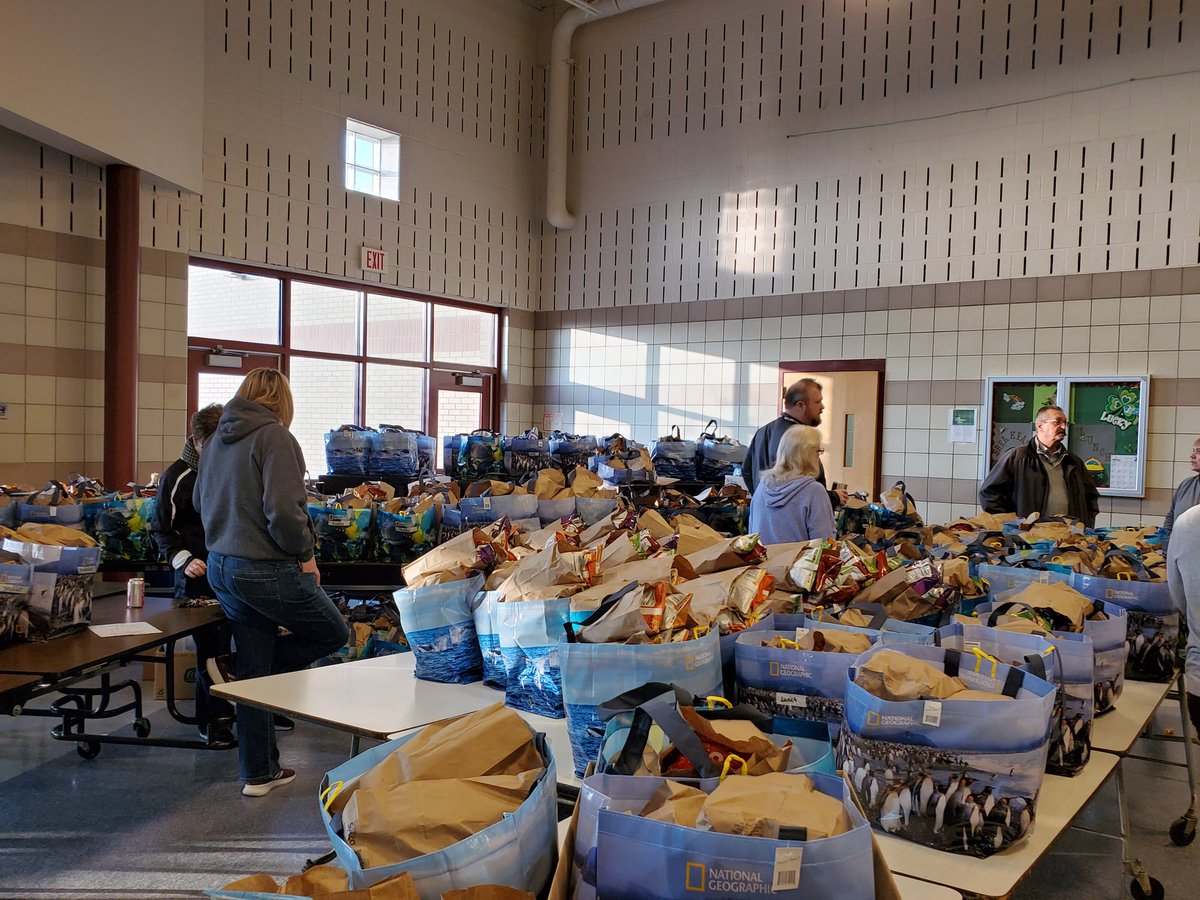 WendiSnyderwccs's tweet photo. Kudos to our awesome cafeteria staff and bus drivers! Team work, not only makes the dream work, but ensures that our students have access to a well balanced diet during the closure. So inspired by the endless collaborative efforts that are occurring every day! https://t.co/Ni6LJzqpXN