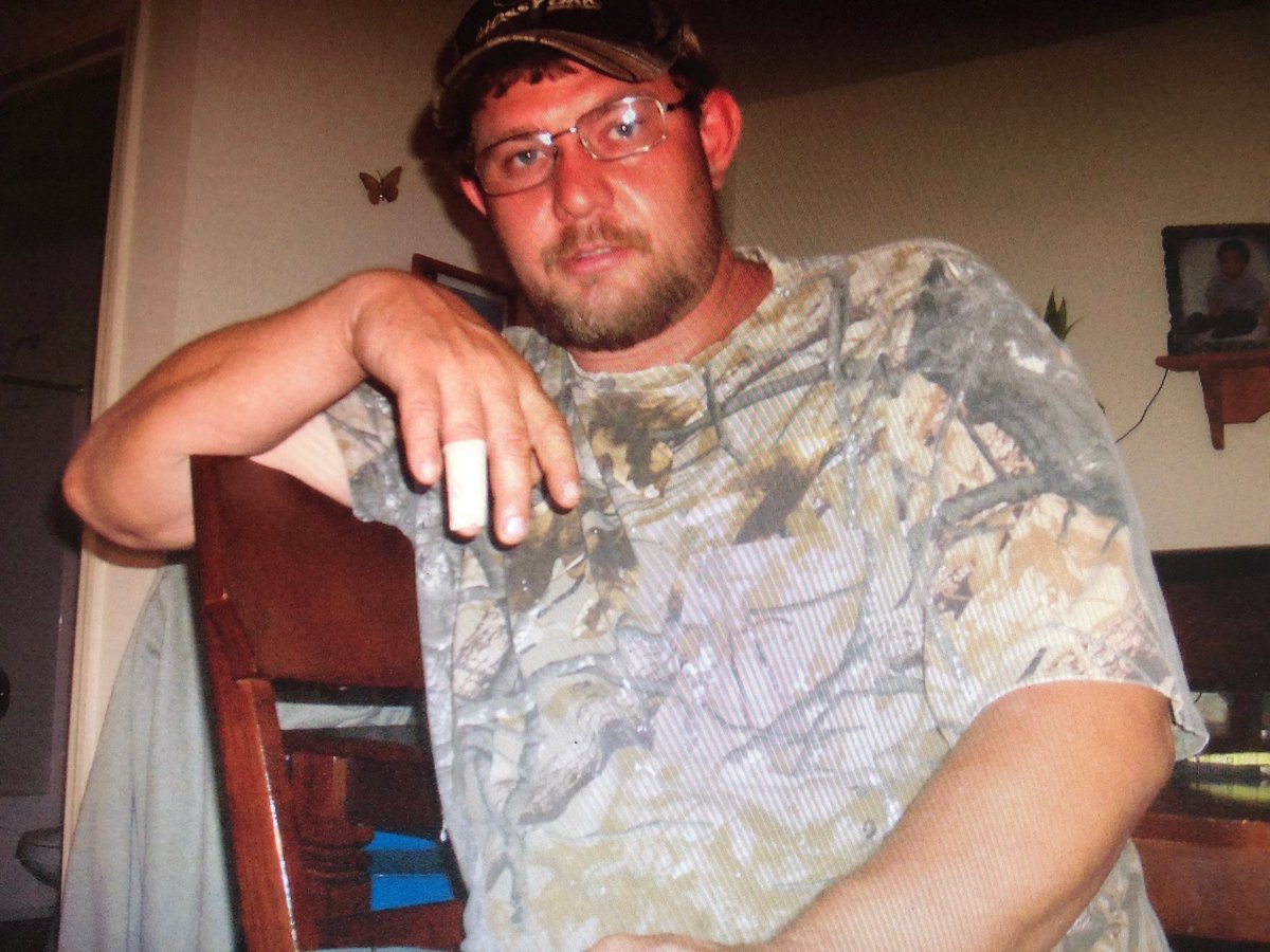 sbrowden6's tweet photo. Loosing you to one of the most selfish, gut wrenching this will never be easy. Missing you extra extra today, daddy-o. ❤️💙 https://t.co/rCp1thd2Wn