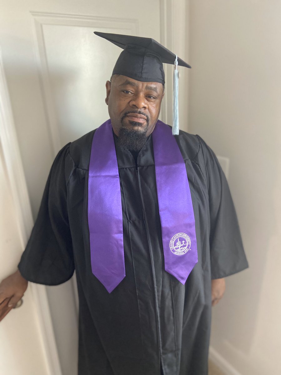 vickermcclain's tweet image. Proud of Mr. McClain. He believed he could &amp;amp; he achieved! Took a while, but he did it! Congrats on earning your BS degree in Educational Studies: History! He starts grad school tomorrow 👏🏾👏🏾 #PGCPSproud With all the sad news of today, this is worth celebrating! @pgcps
