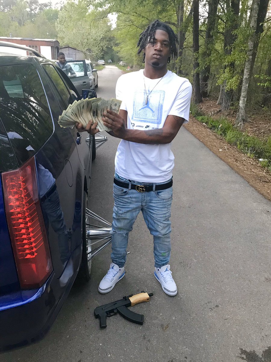 BareFaceJeezyy's tweet photo. Playing With The Starting 5 Ian No 6 Guy 🥶7️⃣ #FreeLF⛓💙 #LLQ🕊🤍 https://t.co/v6GIudkN6X
