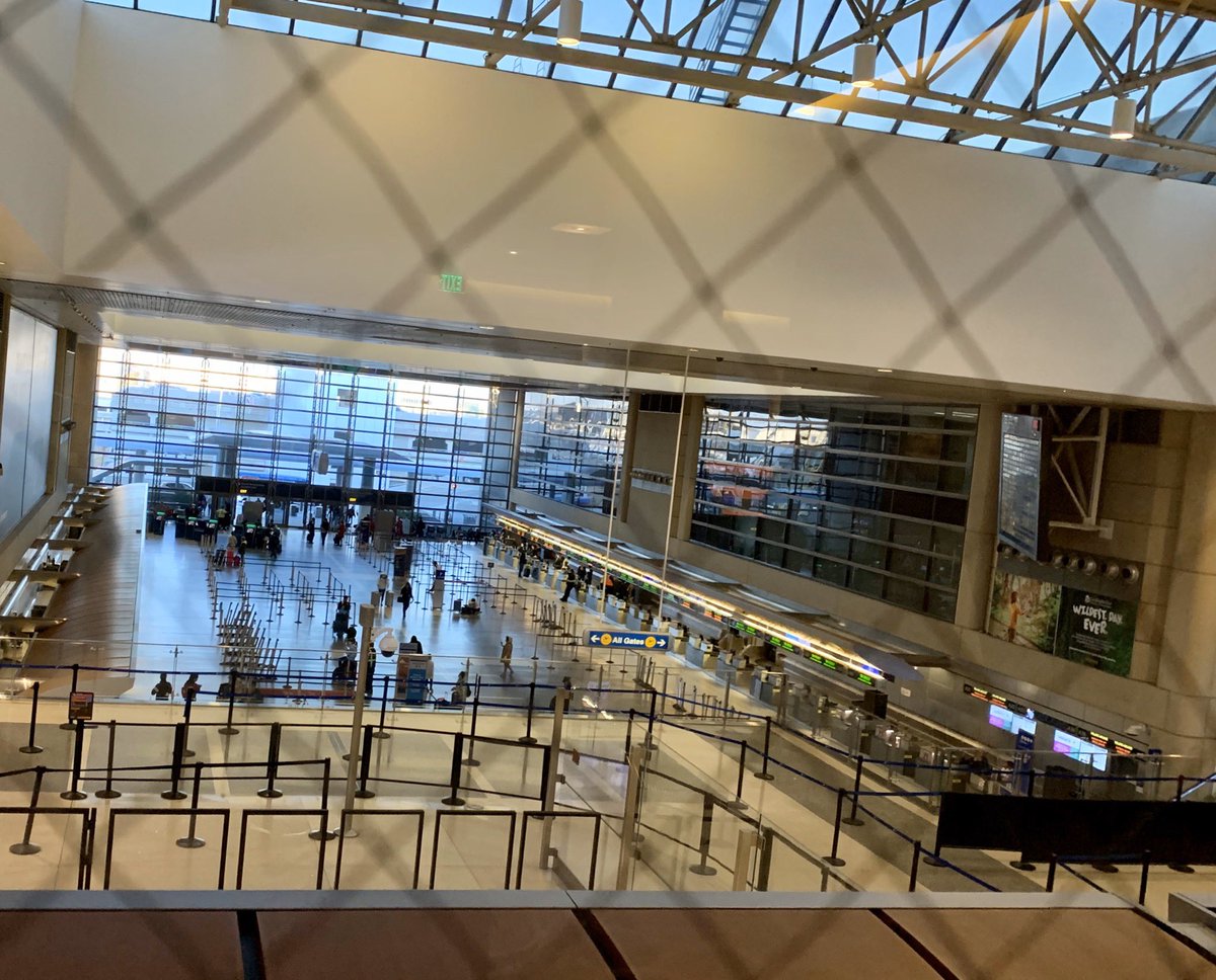Neurodynamics's tweet image. Terminal 4 at LAX, almost deserted. Is this post-Armageddon?