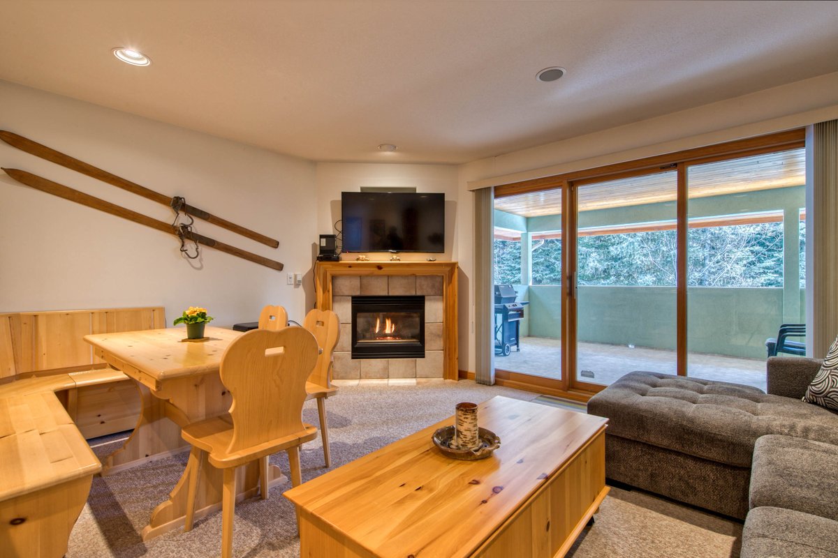 **NEW LISTING** 36 Snow Creek Village, Sun Peaks, BC
PREMIUM ski-in/out location next to main chair lifts. One bedroom, two bath apartment with lock off on the upper level boasts a large covered deck overlooking peaceful green space. bit.ly/36SnowCreekVil…
