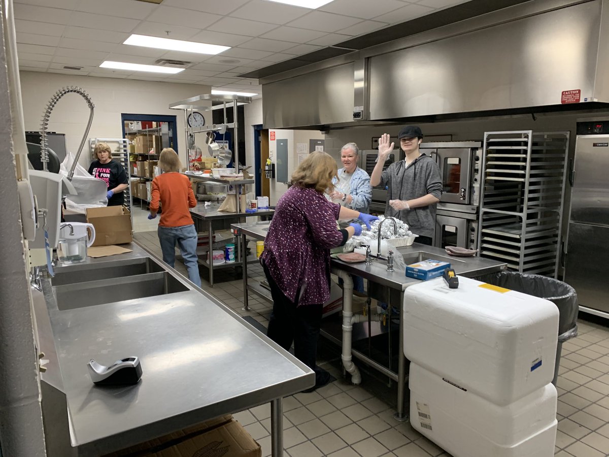 Student work packets and meals were distributed today. BLSD is leading the way serving our students and community. Thanks to the food services/bus drivers and all volunteers #wildcatstrong🐾💪🏻