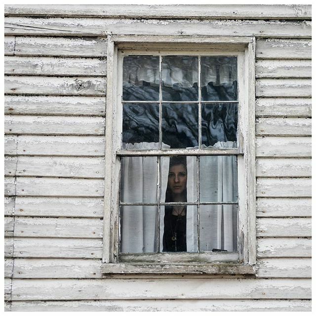 CRLwrites's tweet image. "Come in, she said
I'll give ya shelter from the storm"
- Dylan
📷 @ascarlati ift.tt/2xInSTg