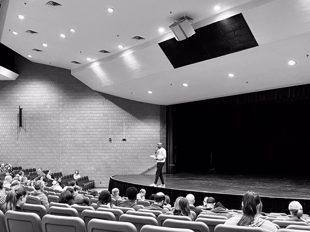 MichaelPLehan's tweet photo. Scholars: as an @OSHorioles staff, we spent the last two days working hard &amp; we can’t wait for YOU to see what we’ve come up with when digital learning begins 3/30. I know this is a time of uncertainty, but know this: we see you, we are here for you, we miss you. Be excellent! https://t.co/n7tD1s0Qrs