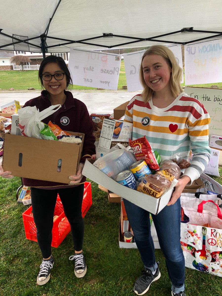 LiveHealthyApp's tweet photo. We know that this is a hard time for some to find food and that's why we are so thankful for our ComCorps members Bailey and Celina for serving the community at the Athens Food Pantry. ❤️ https://t.co/2EO4TGccdi