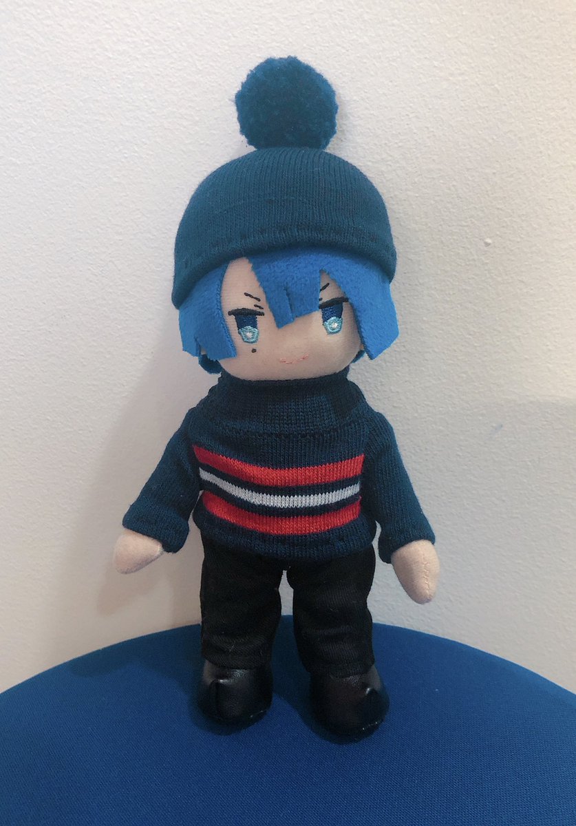 maru__suzu's tweet photo. 靴下セーター＆帽子の作り方
(ぬいスター＆ミニプリンスキャット用サイズ)

材料…靴下レディース用23～25cmを片足分、アクリル毛糸(帽子のポンポン用)

靴下の柄は慣れるまでは上下関係ないとか無地とかシンプルなモノが良いと思います。

 #うたプリ手芸部 
 #靴下セーター https://t.co/wVnwuYM7CW