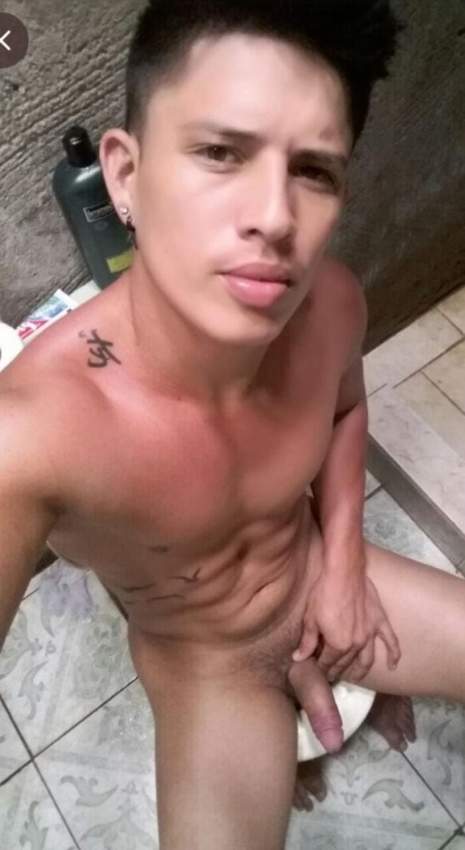 EcuadorLindos's tweet photo. Este chico si que está hermoso es QUEVEDEÑO Y se le ve 🍆🍑 bien rico, a kien le apetece🤤😋😋 https://t.co/74ENnS9Mq4