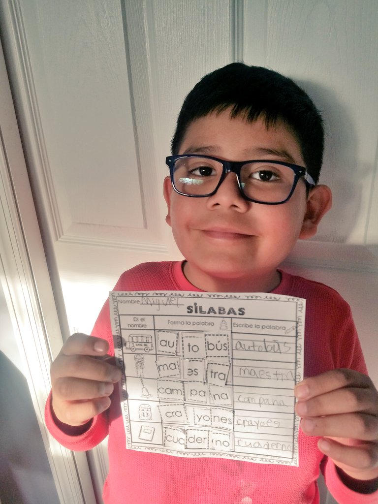 Construyendo palabras!!😍
<a href="/dguerra03398467/">Danielle Guerra</a>
@MrsSimon32
#learningspanish 
#AprenderEnCasa
#aprenderespañol