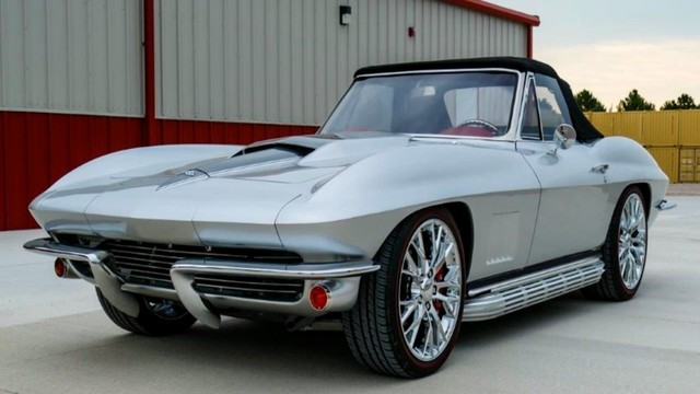 LS1Tech_com's tweet photo. This #C2 #Corvette #restomod is packing an #LS3, so it should have no problem keeping up with modern machines — and the styling can't be beat! https://t.co/z3rXle5BGJ https://t.co/PNseiyRrfT