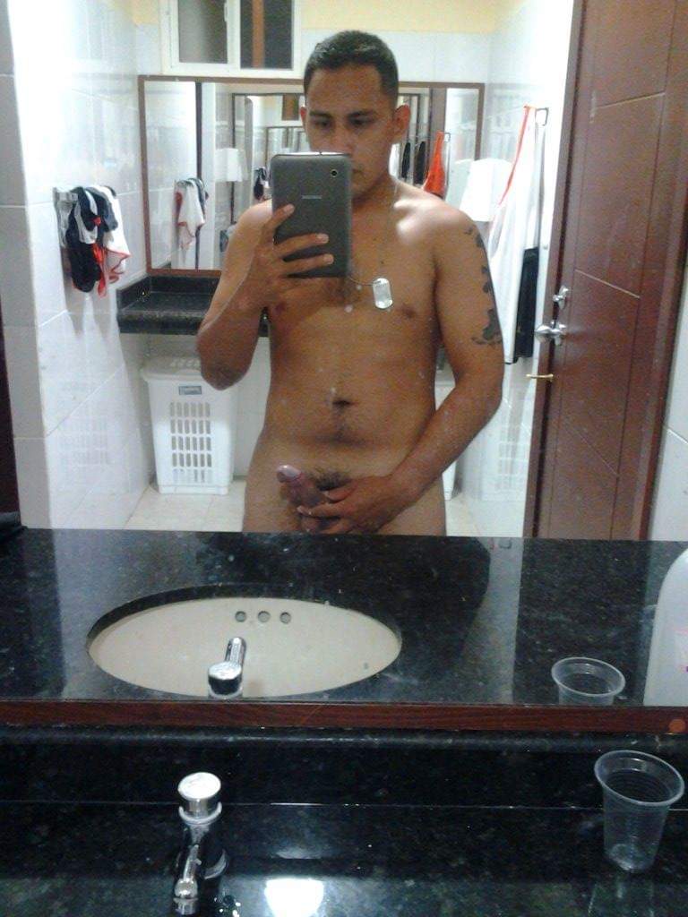 EcuadorLindos's tweet photo. El es MARINO,,, a kien no le apetece este hombresito Guayaco😋😋😋 https://t.co/b7P9kHooOx