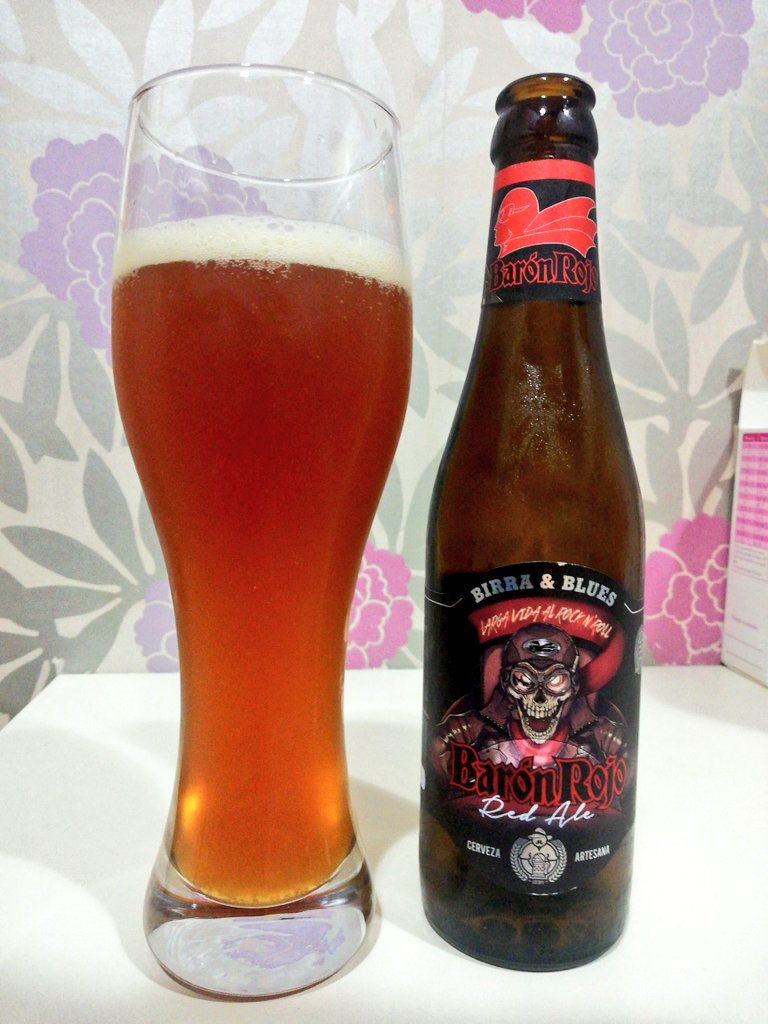 #Day3 de #7days7beers. Repetimos @BirraeBlues, esta vez con #BaronRojo, una #RedAle muy suave con tan sólo 4,5° ALC. Vamos subiendo el nivel. Ya es #Beercoles.
#Saludcompañeros.