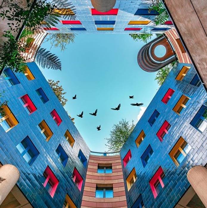 PioneerPointLDN's tweet photo. We can't get enough of this shot of No.1 Poultry by @onecityldn. Architecture by James Stirling. 
📸: @onecityldn  #lovelondon #londoncity https://t.co/uR8RzNdxLg