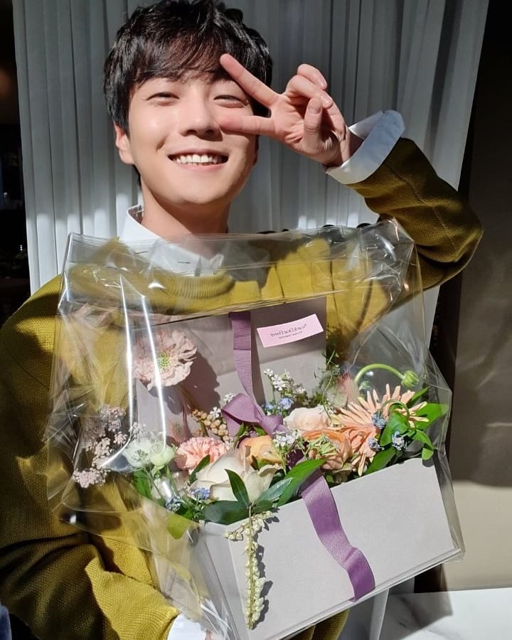 BoysInGroove_Fr's tweet photo. [INSTA] 200318
[#Minypo]
☺️
Ma boite à fleurs
C'était un bon moment
Challenge
Le printemps arrive bientôt
#AvecMinpyo #SurYoutube #ChaqueJour #UnPeuDeBonheur #CompositionFlorale #Vlog #NearAndDearFlower #UnJourUneClasse

https://t.co/mD5cQVMuiD https://t.co/s9fyc8jcFw